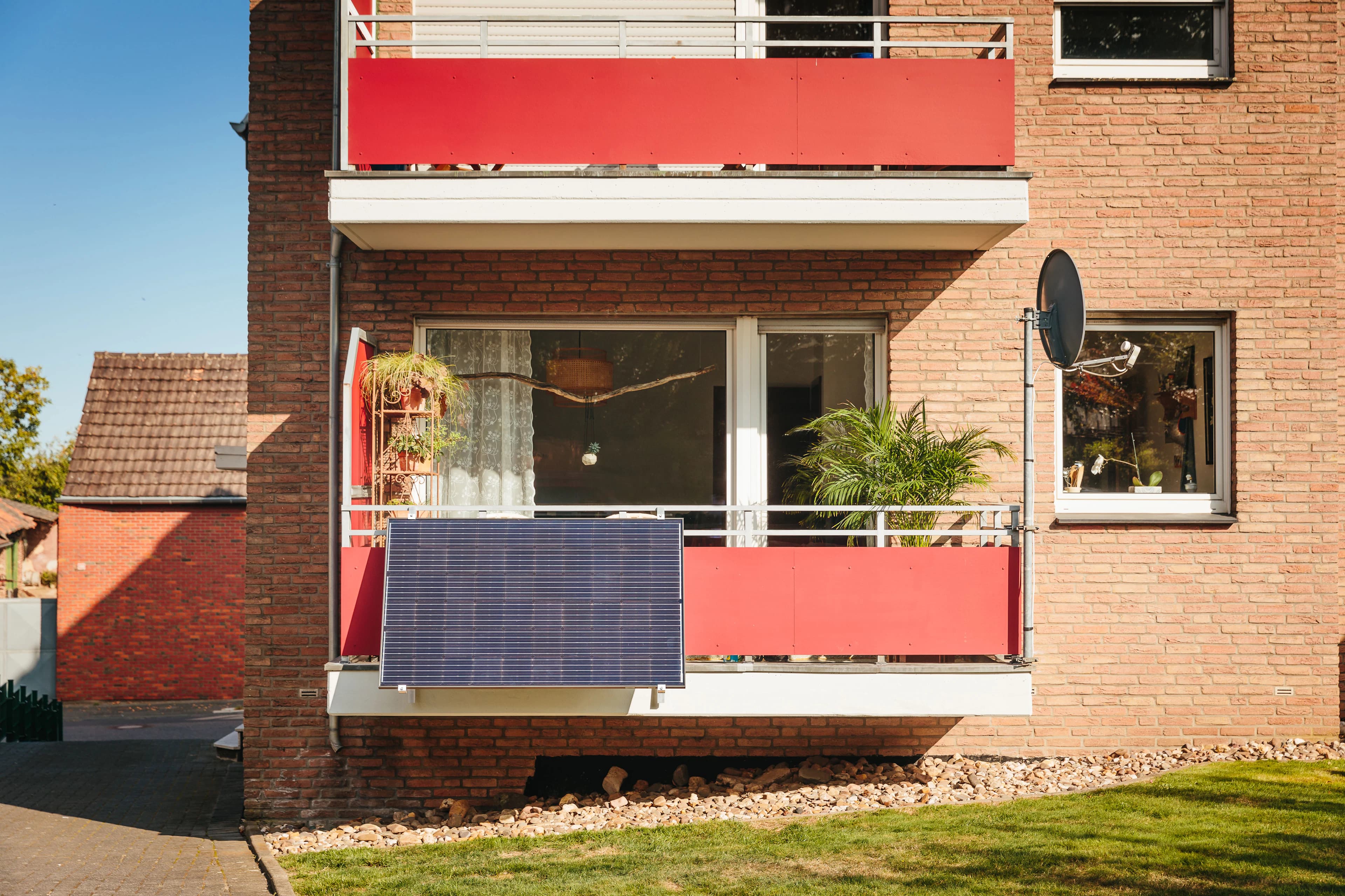 LivSmart Power Spot balcony solar panels on an apartment railing